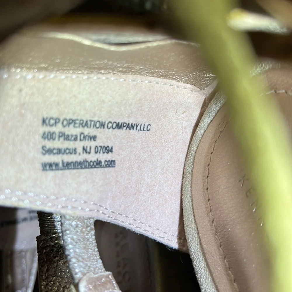 Reaction Kenneth Cole Sandals size 9 Strappy Gladiator Tan and Gold Tone - Picture 15 of 16